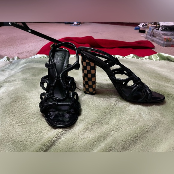 Tory Burch Black and Tan Strappy Block Heels - Picture 15 of 15